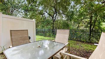 Tempat makan outdoor