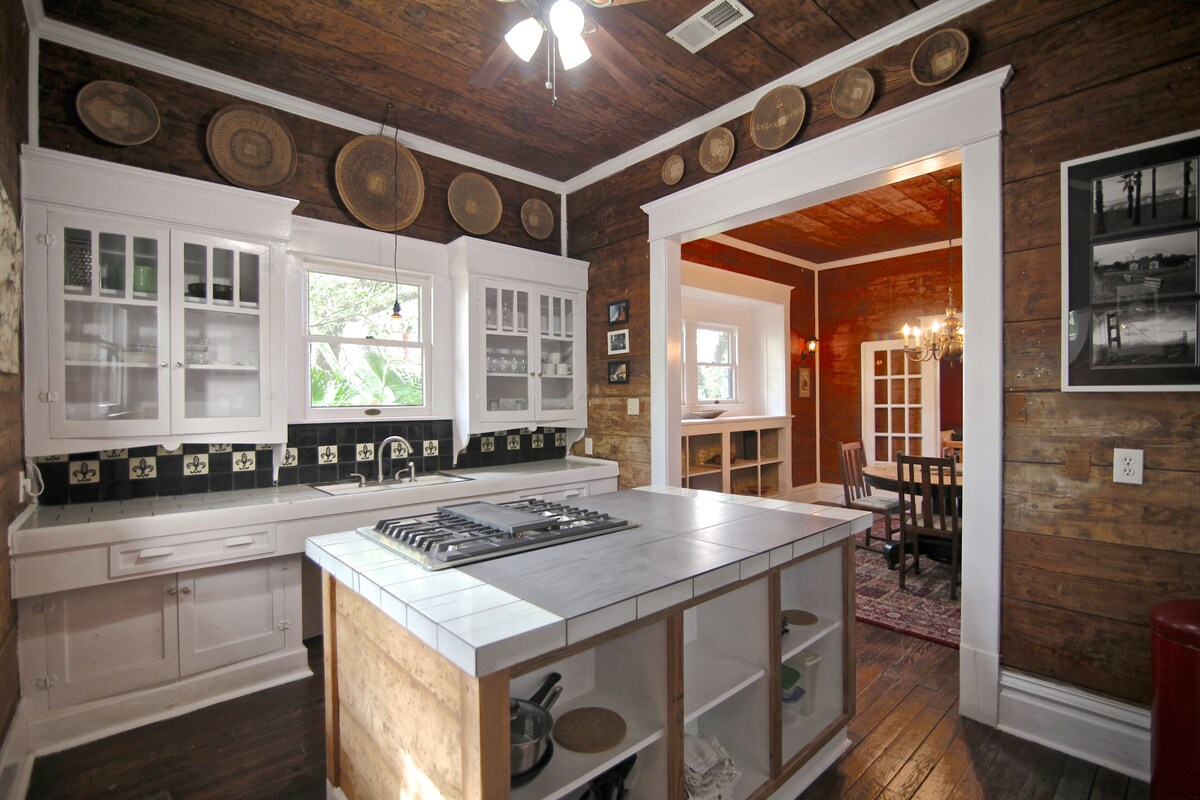 Photo 18 of Quaint 1920's home w/ unique charm.