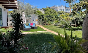 Property grounds - Spacious Home; Sunsets; Quiet Area in Point Loma, Near Downtown SD & Ocean Beach (San Diego)