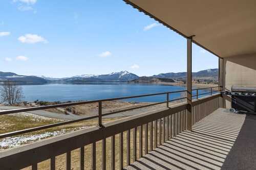 Dillon Lake 2 BR Condo-Pool, Hot Tub, 4 lift passes at Keystone-Breck & Arapahoe