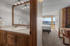 2 Schlafzimmer, Schreibtisch, Bügeleisen/Bügelbrett, kostenloses WLAN