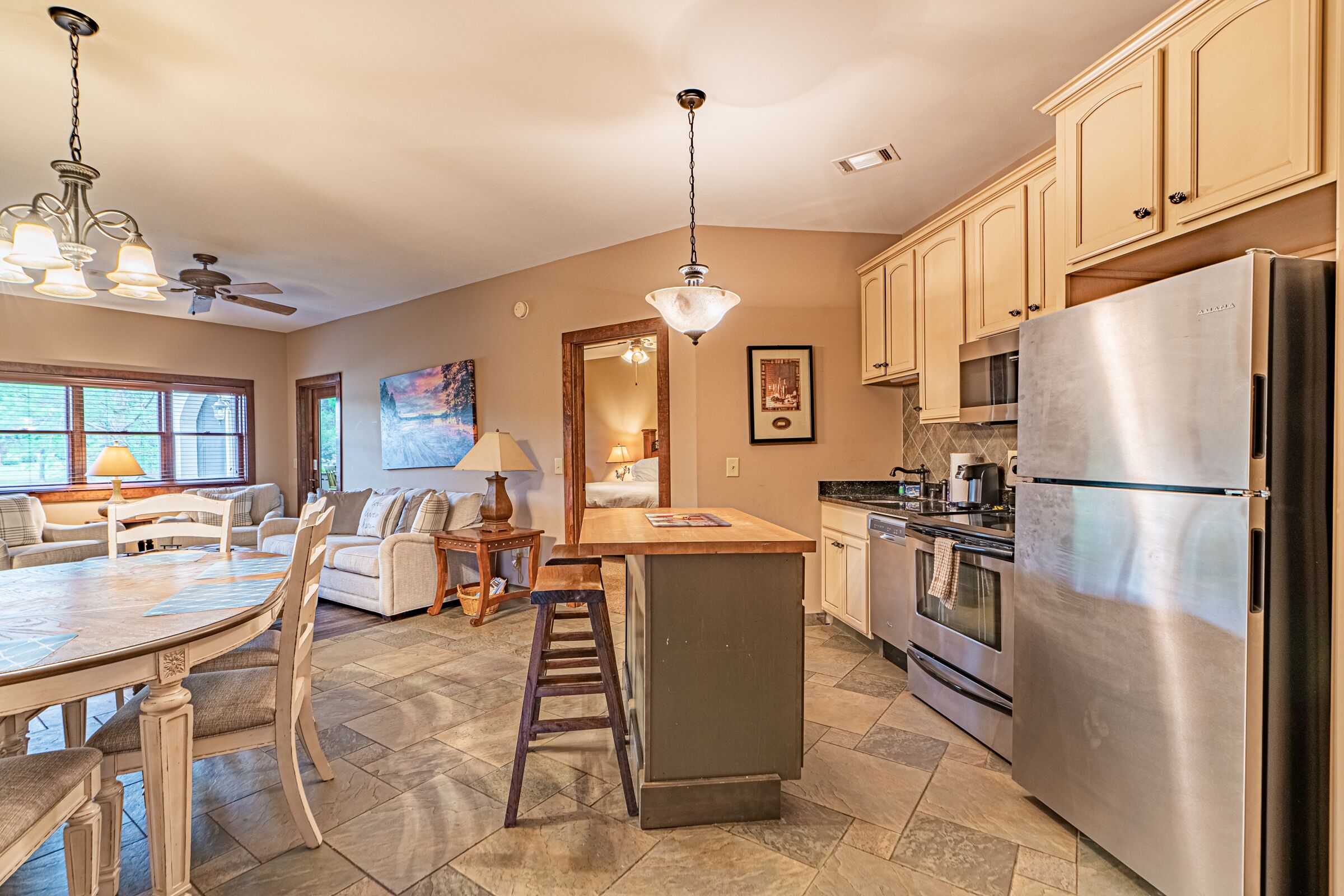 Beautiful lakefront home on Lake Oconee in Cuscowilla.