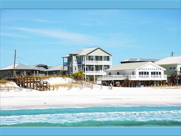 On the beach - Private beach, heated pool, game room, tiki bar, parking for up to 18 vehicles! (Miramar Beach)