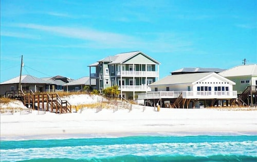 Private beach, heated pool, game room, tiki bar, parking for up to 18 vehicles! 