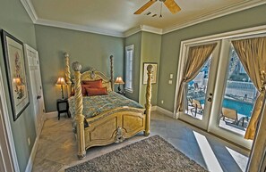 10 Schlafzimmer, Schreibtisch, Bügeleisen/Bügelbrett, Reisekinderbett