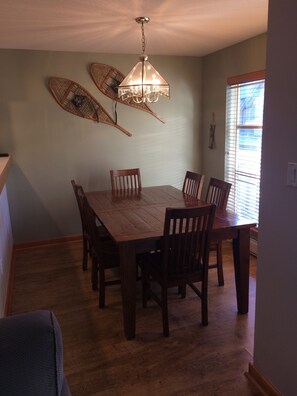 Dining - 2 BR/2 BA Townhouse on Blackcomb Mountain (Whistler)