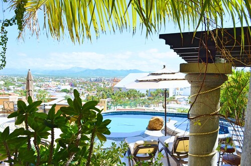 Villa Beltramo- Captivating Views, Moments From Downtown, Luxury Paradise