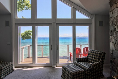 Beautiful Large House On Water Just 5 Miles To TC