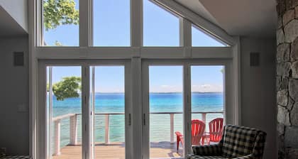 Beautiful Large House On Water Just 5 Miles To TC