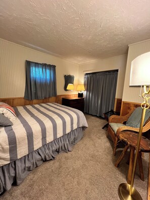 2 bedrooms, internet, bed sheets