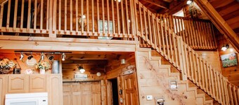 Country Life~ Short stroll to Cosby Creek     No contact check in