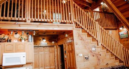 Country Life~ Short stroll to Cosby Creek No contact check in