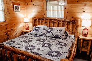 1 bedroom, iron/ironing board, WiFi, bed sheets - Country Life~ Short stroll to Cosby Creek     No contact check in (Cosby)