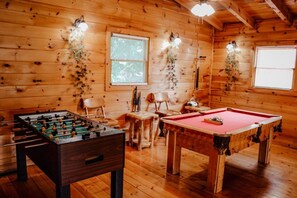 Game room - Country Life~ Short stroll to Cosby Creek     No contact check in (Cosby)
