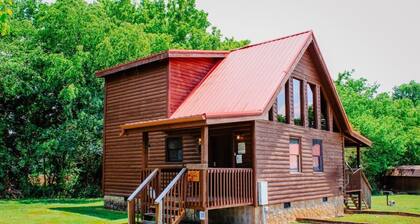 Country Life~ Short stroll to Cosby Creek No contact check in