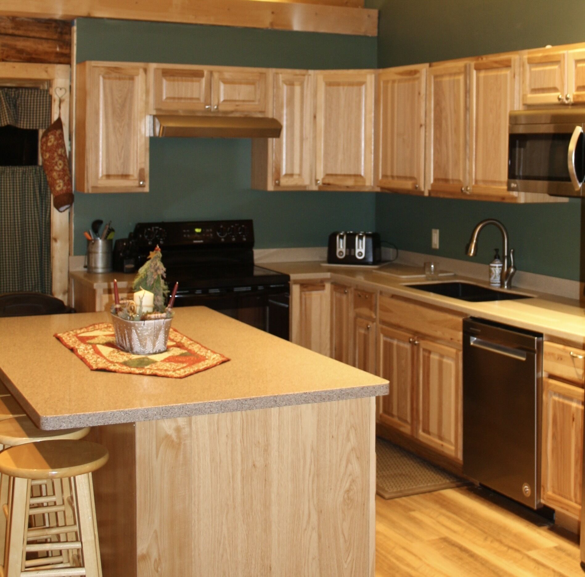Yellowstone River Lodge 2  Sleeps 18 - Booking for 2024 ! 