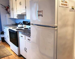 冰箱、微波炉、烤箱、炉灶