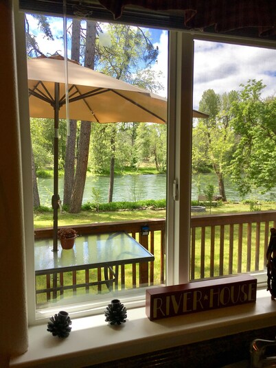 "Home on The Rogue" - Gateway to Crater Lake!