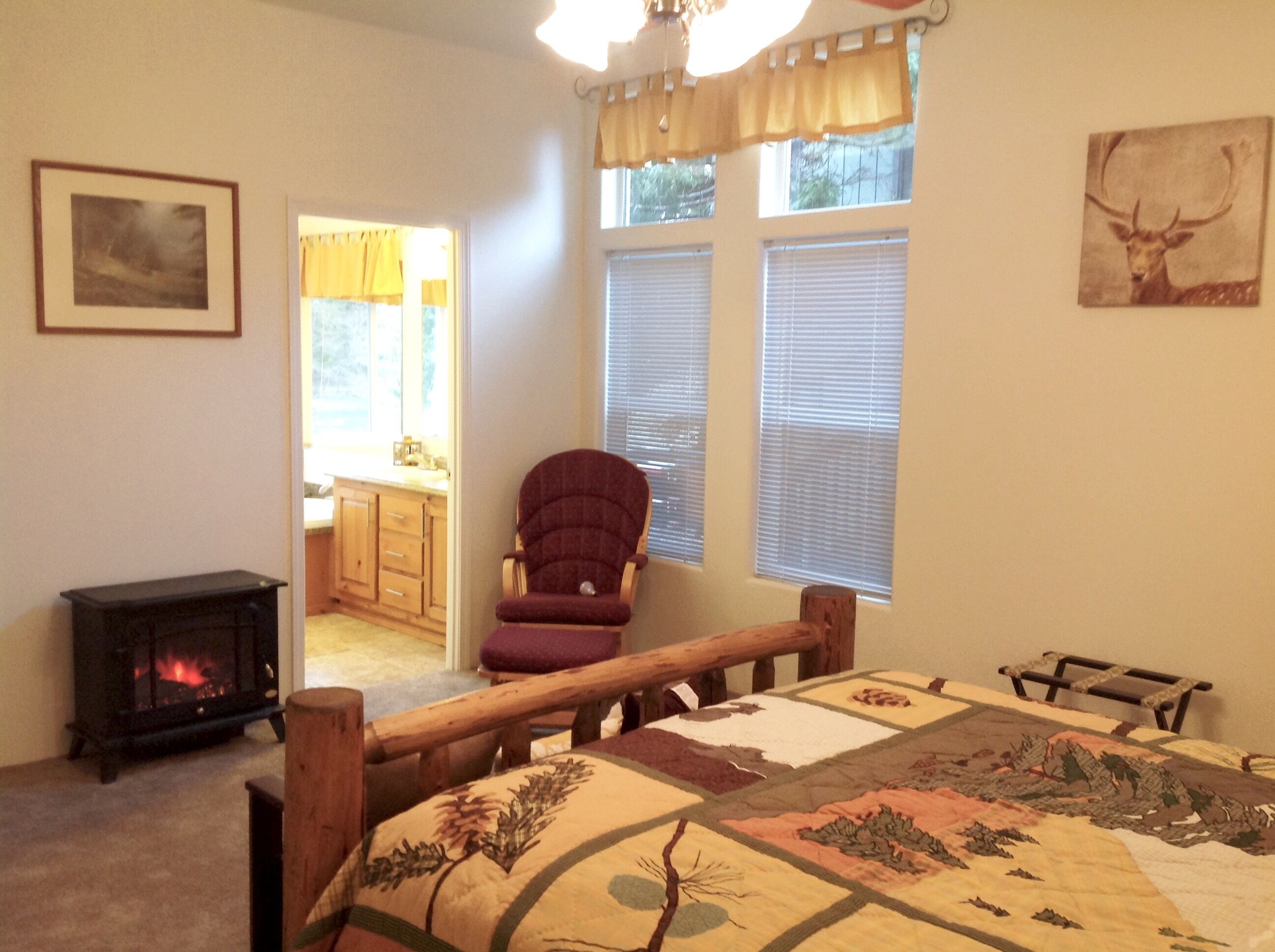 "Home on The Rogue" - Gateway to Crater Lake!