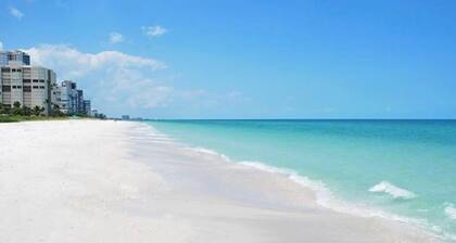 Luxury, Beach Vacation, 600 feet to Naples Beach!