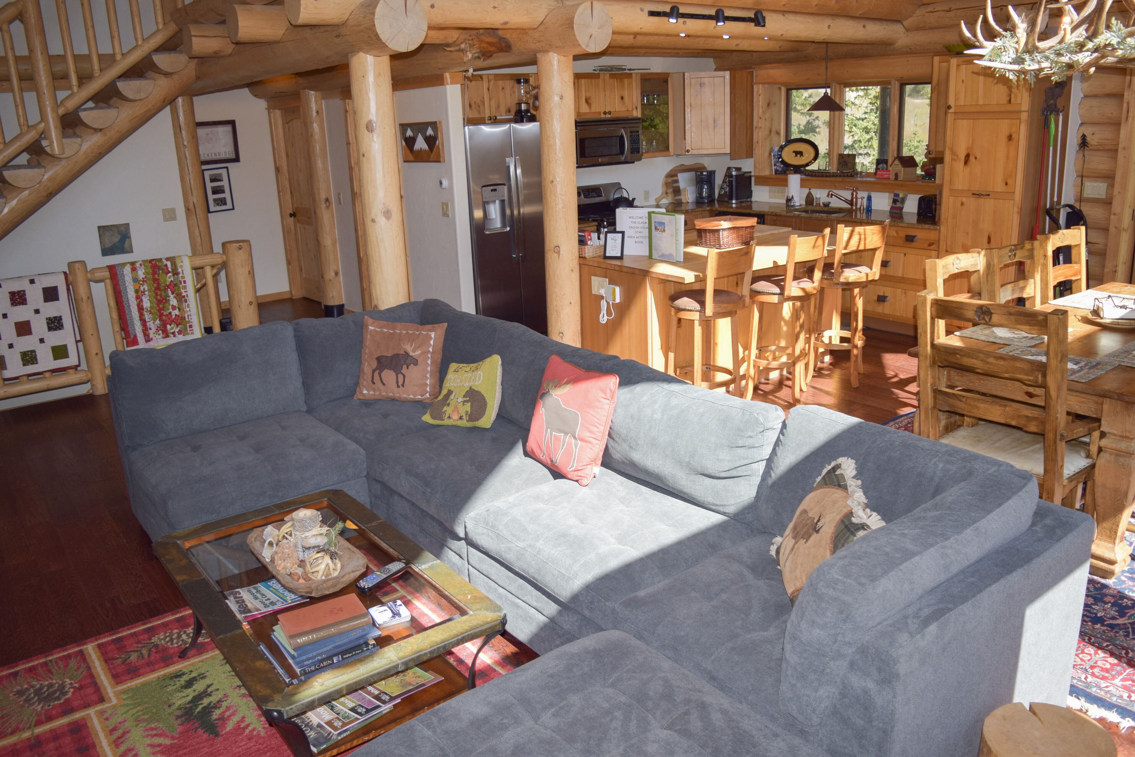 Luxury Log Cabin, Family Friendly, Pet Friendly w/Hot Tub, Game Room, Steam Shower - The Claim