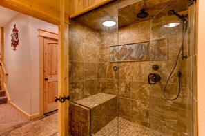 Combined shower/bathtub, hair dryer, towels - Discounts! Luxury Log Cabin, Pet Friendly w/Hot Tub, Game Room, Steam Shower - The Claim (Fairplay)