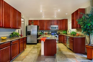 Family House, Multiple Beds, Non Smoking | Private kitchen | Full-size fridge, microwave, oven, stovetop