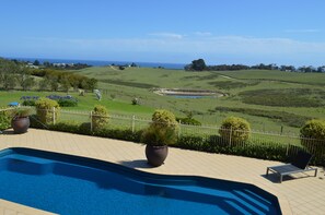 Pool - Resort Style Apartment (Ground Floor) - Pool & More. Pets Welcome. (Lakes Entrance)