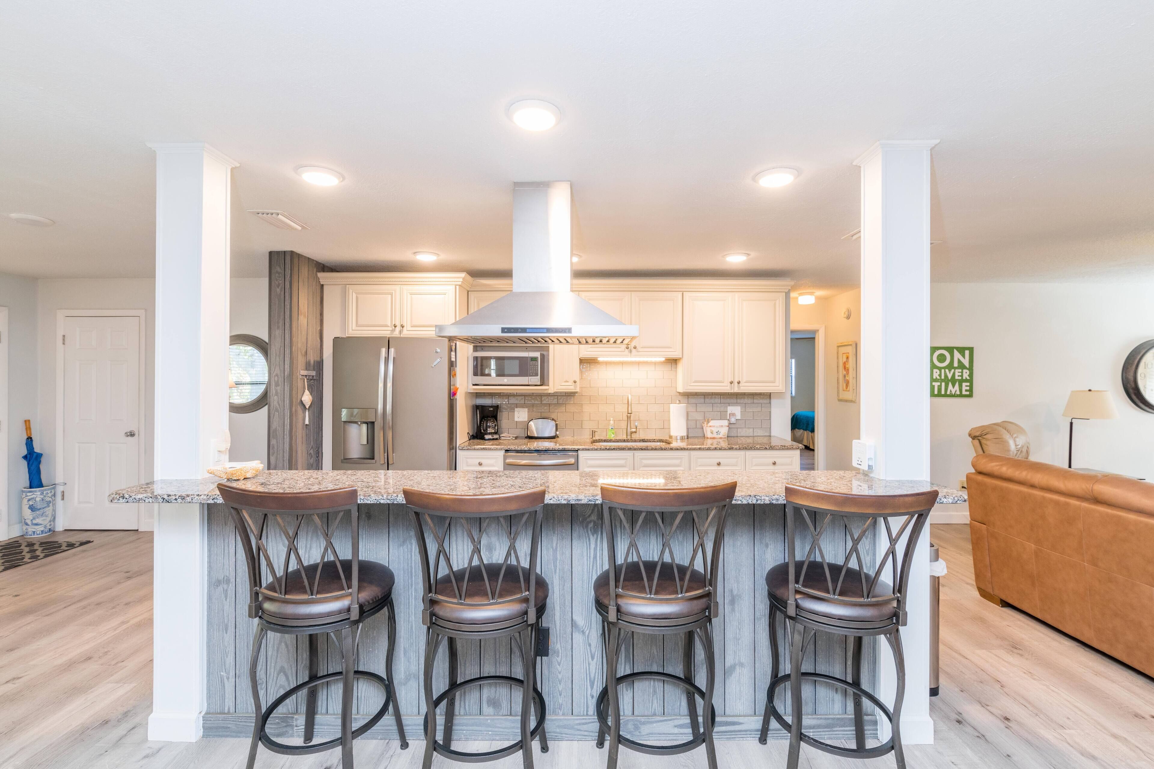 ثلاجة، ميكروويف، فرن، موقد طهي مسطح