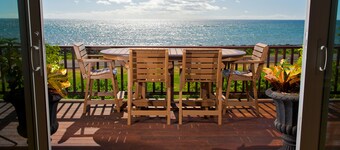 Hale La- Luxury Beach House with Central Air Conditioning!