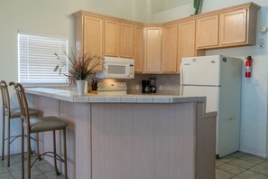 Fridge, microwave, oven, stovetop - Casa Caracol A - Walk to the Beach, WiFi (South Padre Island)