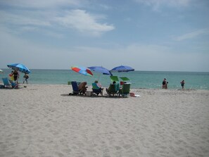 Plage à proximité, chaises longues