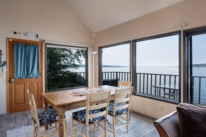 Dining - Waterfront Beach House, Whidbey Island Langley (Langley)