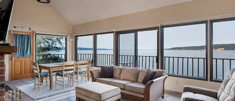 Fernseher, Kamin, Stereoanlage