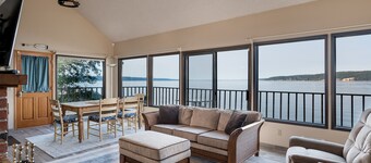 Waterfront Beach House, Whidbey Island Langley