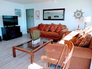 Smart TV, chimenea, estéreo