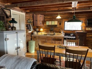 雪櫃、微波爐、焗爐、爐具