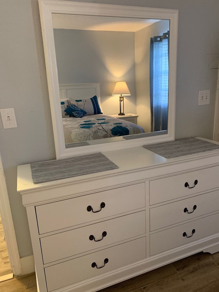 Awesome Townhome Beautiful Lake! Clean! Near Epic Universal Disney Convention - Orlando