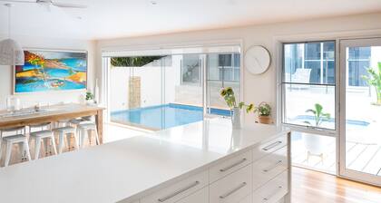 Coffs Harbour EXECUTIVE STYLE HOME & Pool - great location