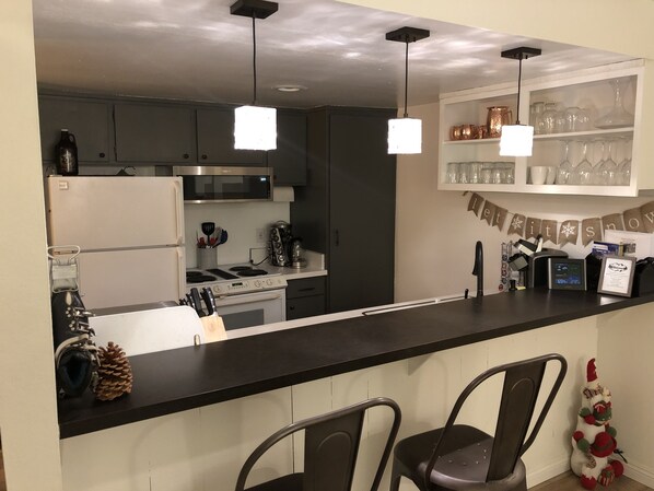 Fridge, microwave, oven, stovetop - Renovated Condo, Close to Everything! 1bd/1bth Hot Tub, Sauna, Game Room (Mammoth Lakes)