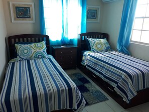 2 bedrooms, in-room safe, iron/ironing board, free WiFi