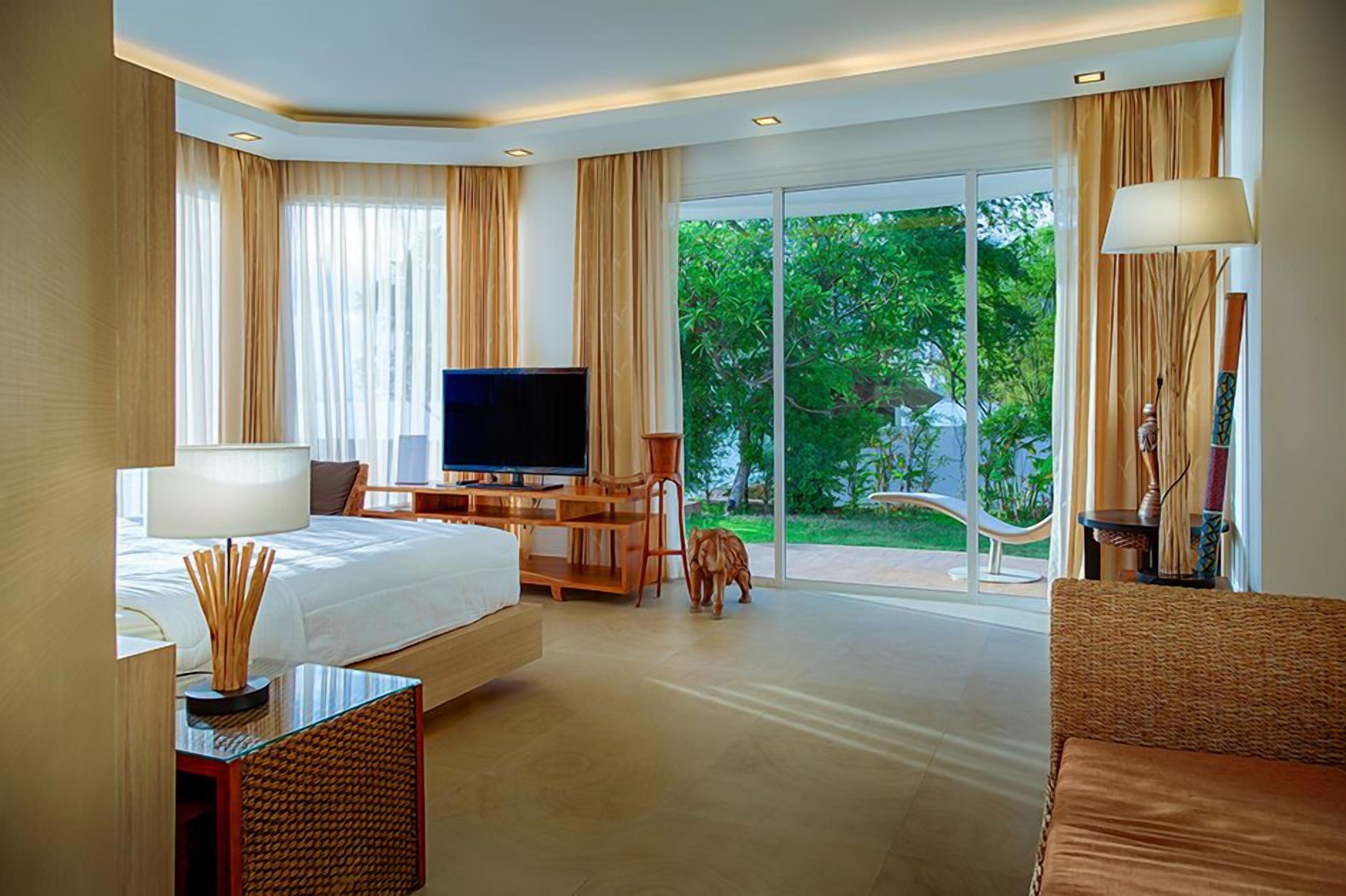 Paradise Ocean View Beach Front Condomimium In Pattaya