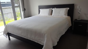 2 slaapkamers, een strijkplank/strijkijzer, gratis wifi, beddengoed