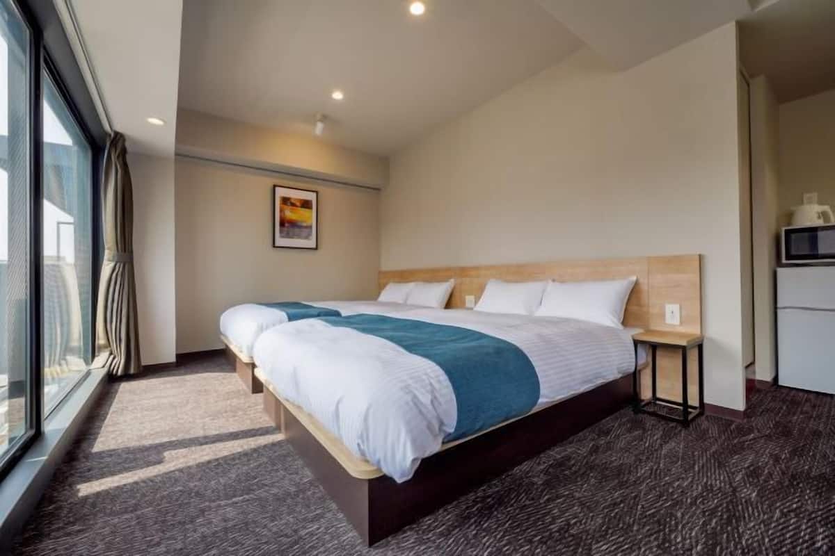 1 bedroom, in-room safe, desk, blackout curtains
