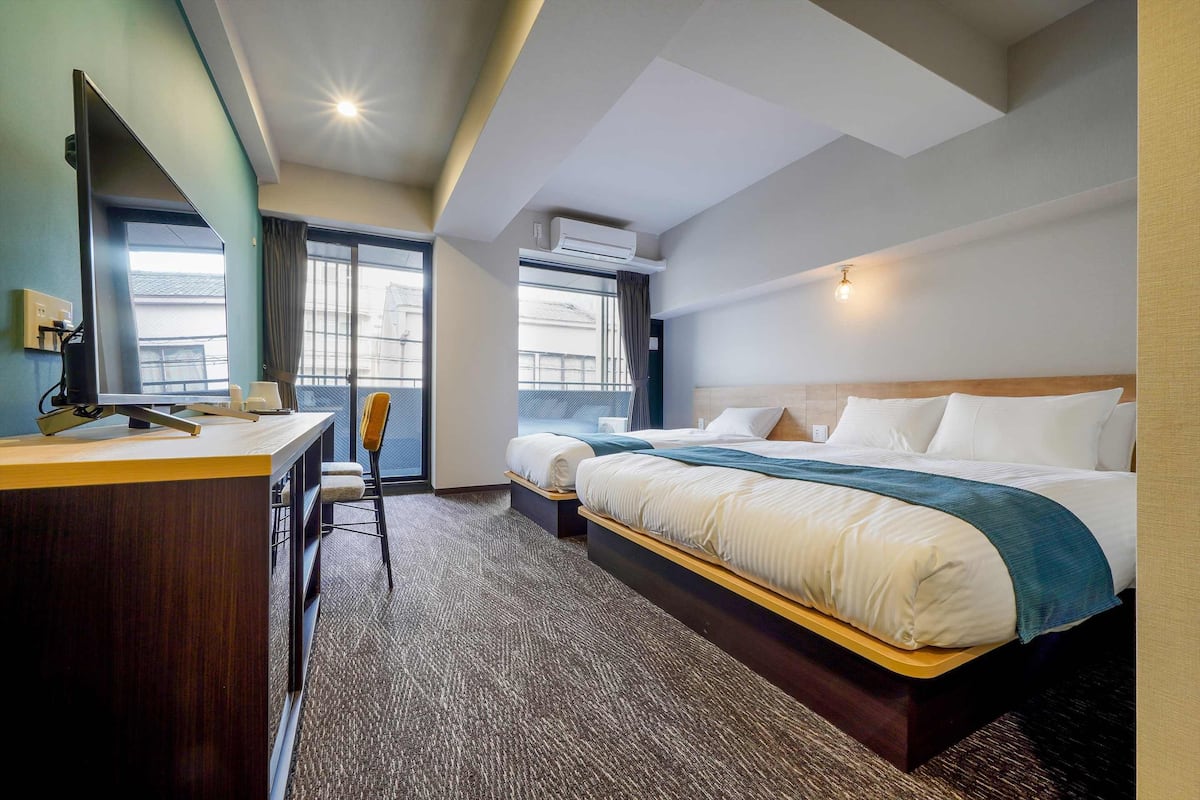 1 bedroom, in-room safe, desk, blackout curtains