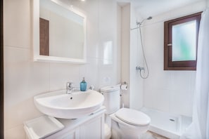 Bathtub, hair dryer, towels