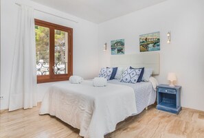 4 bedrooms, free WiFi, bed sheets