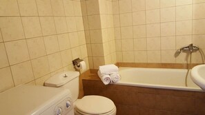 Family Apartment, 1 Bedroom | Bathroom