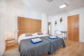 3 Schlafzimmer, Schreibtisch, Bügeleisen/Bügelbrett, kostenloses WLAN