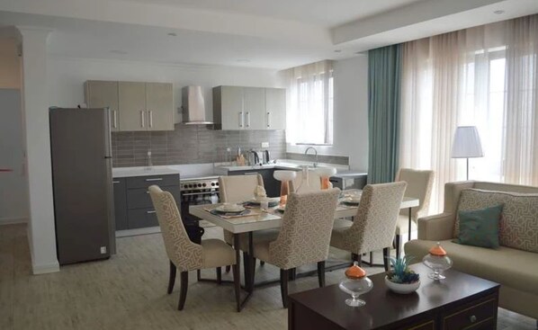 Appartement, 3 slaapkamers | Woonruimte | Flatscreentelevisie